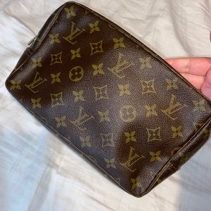 Louis Vuitton Trousse 23